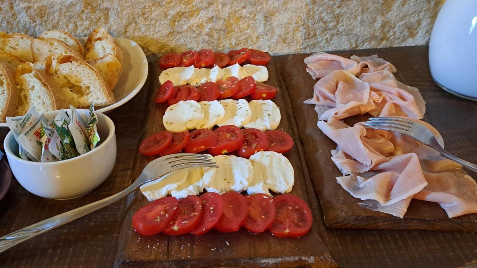 B&B Le Vie Del Borgo Castiglione De Sicilia Bagian luar foto